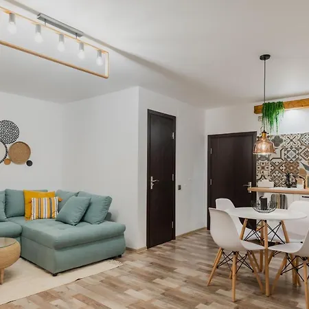 Cozee - In Inima Brasovului * Braşov